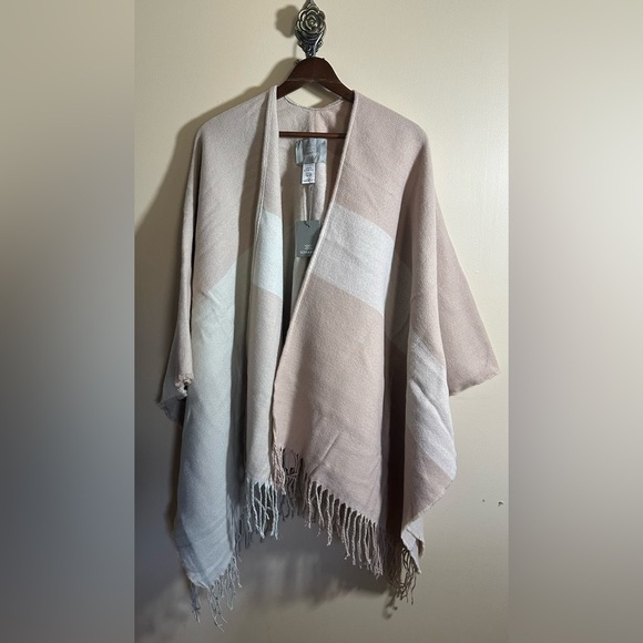 NWT Soia & Kyo - Light Pink & Cream Colorblocked Open Poncho W/ Scarf Hem OS - Picture 7 of 9